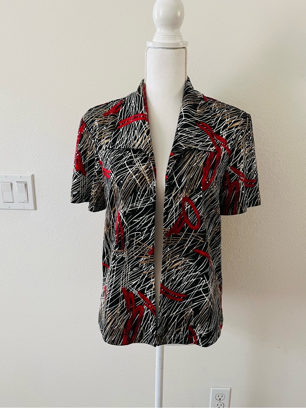 Black & Red Abstract Short-Sleeve Women’s Top